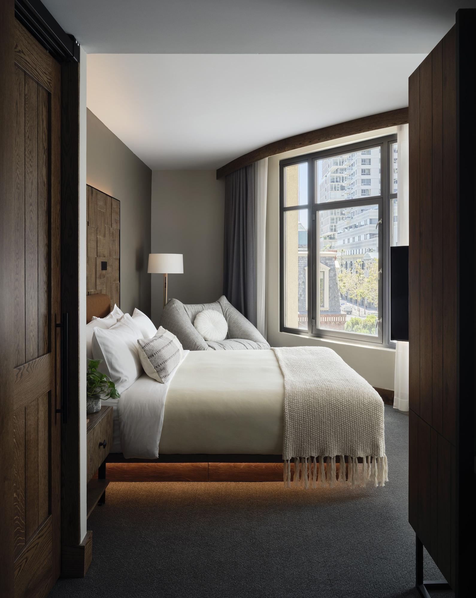 1 Hotel